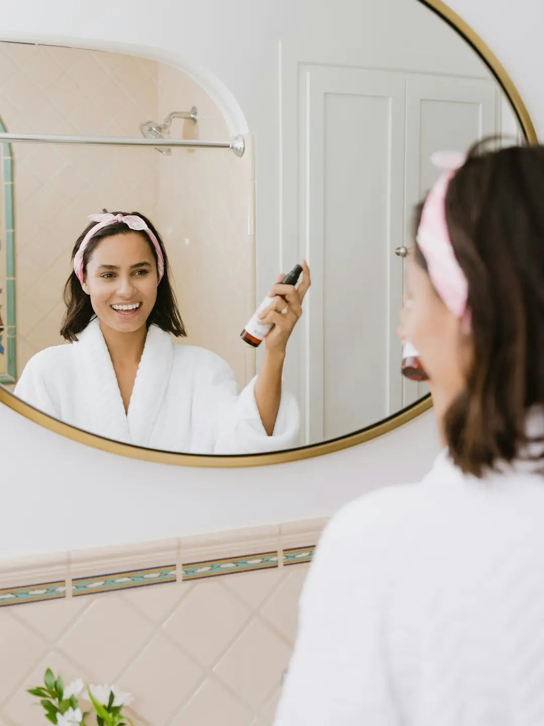 Morning vs. Evening Skincare Routines: What's the Difference?